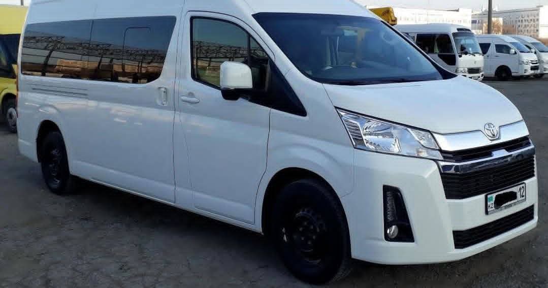 Toyota Hiace Minibus